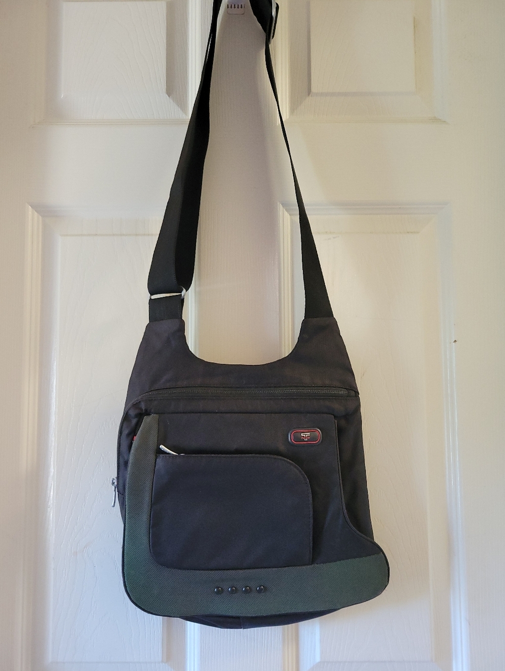 Tumi Ttech 5123D Men's Black/Olive Crossbody Bag